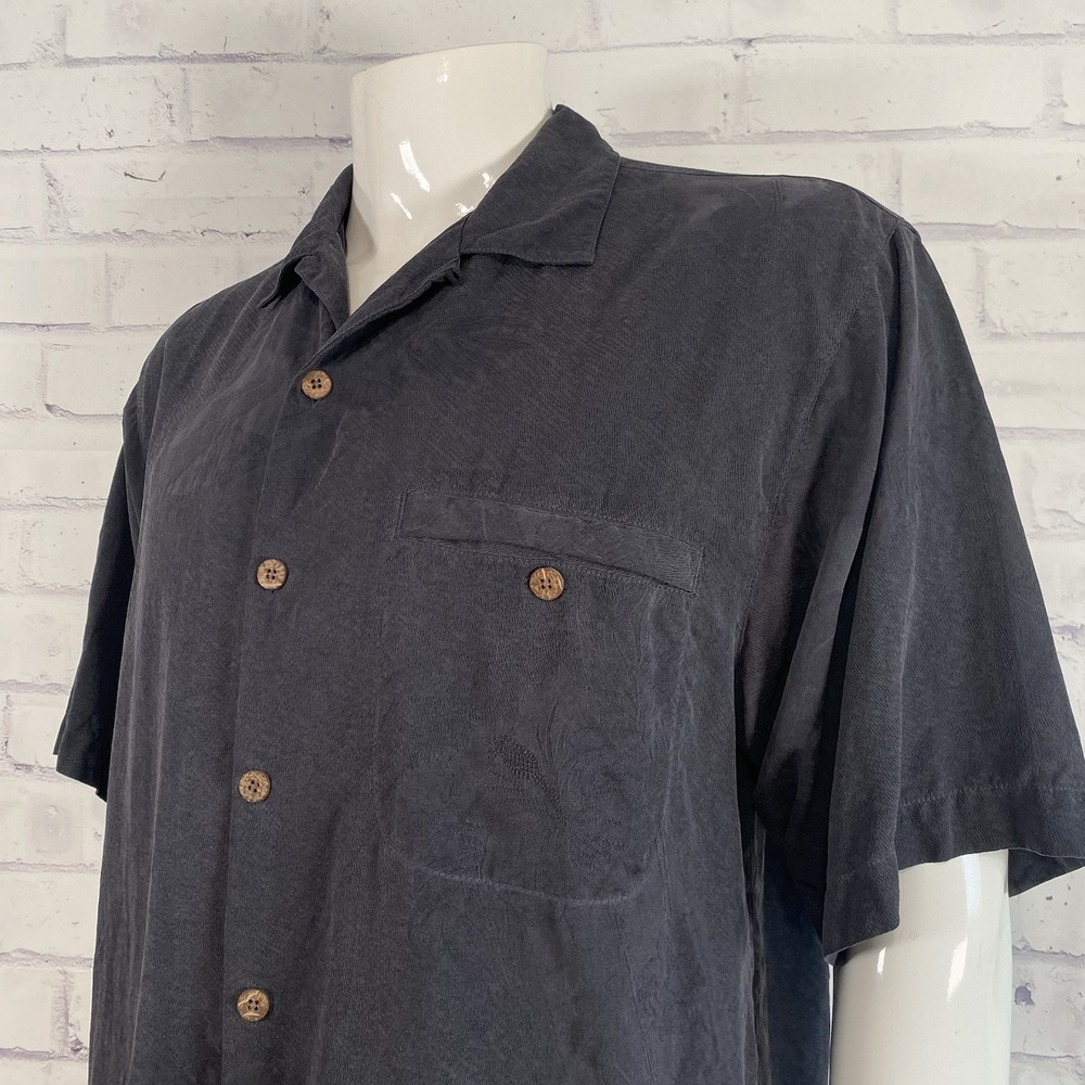 Tommy Bahama Shirt Men's Size Medium Hawaiian Camp Shirt 100% Silk Floral Black
